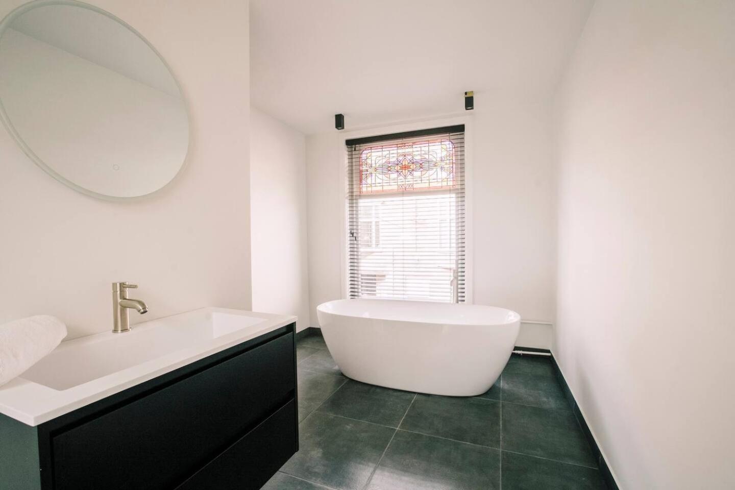 Xxl Loft With Bath Located Stadsvilla Tilburg Exterior foto